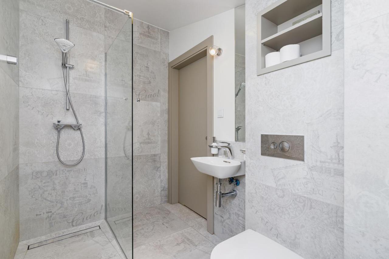 Apartment Modern Wegierska Cracow By Renters Krakau